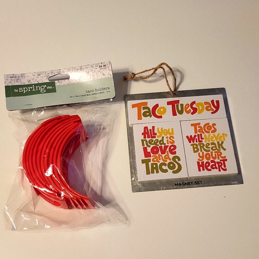 NWT Taco holders and magnet set